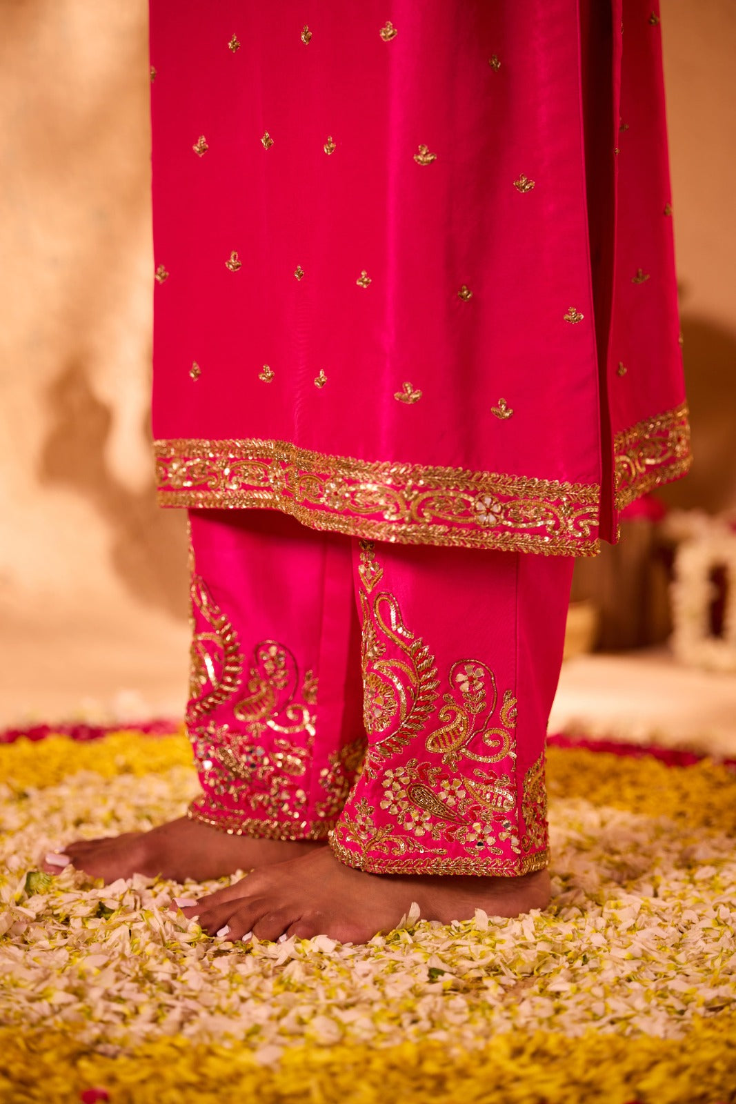 SAVEERA – Fuchsia Pink Chiniya Silk Kurta Set SAVEERA – Fuchsia Pink Chiniya Silk Kurta Set